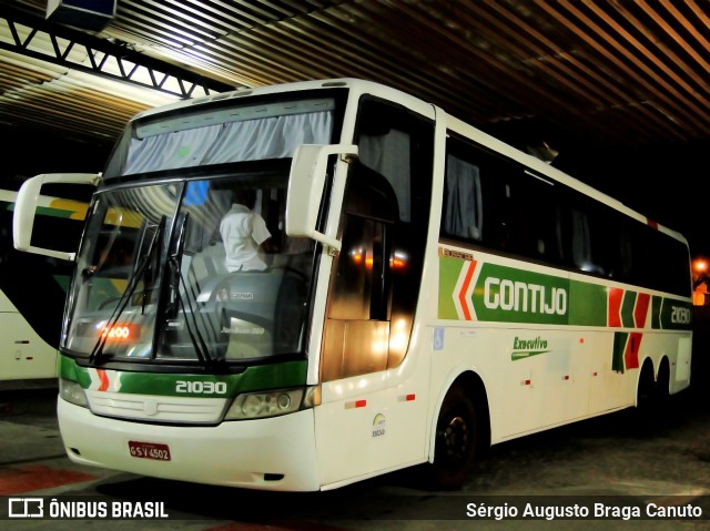 Empresa Gontijo de Transportes 21030 na cidade de Teófilo Otoni, Minas Gerais, Brasil, por Sérgio Augusto Braga Canuto. ID da foto: 7338368.