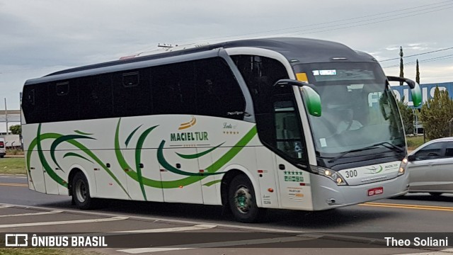 Maciel Tur 300 na cidade de Penápolis, São Paulo, Brasil, por Theo Soliani. Número da foto: #7343218.