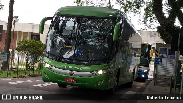 Auto Viação Catarinense 3368 na cidade de Curitiba, Paraná, Brasil, por Roberto Teixeira. ID da foto: 7353553.