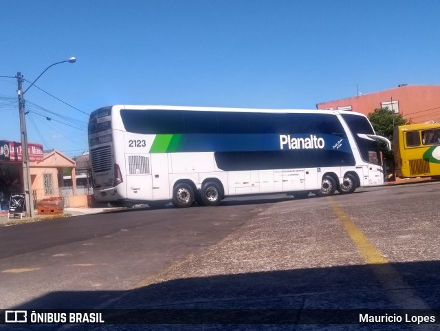 Planalto Transportes 2123 na cidade de Santiago, Rio Grande do Sul, Brasil, por Mauricio Lopes. Número da foto: #7354608.