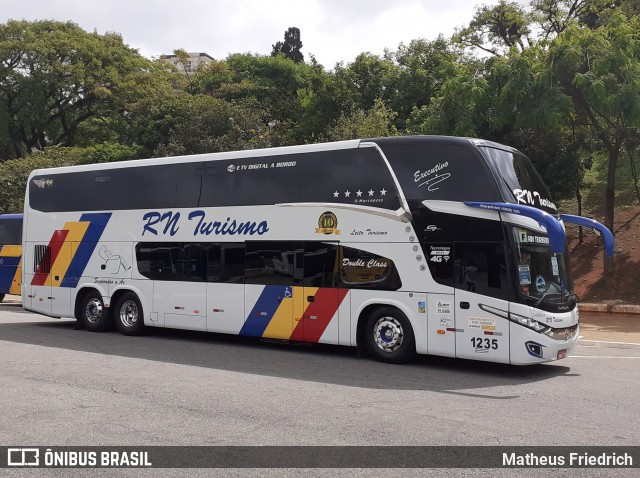 Empresa de Turismo Rio Negro 1235 na cidade de Pacaembu, São Paulo, Brasil, por Matheus Friedrich. Número da foto: #7358013.
