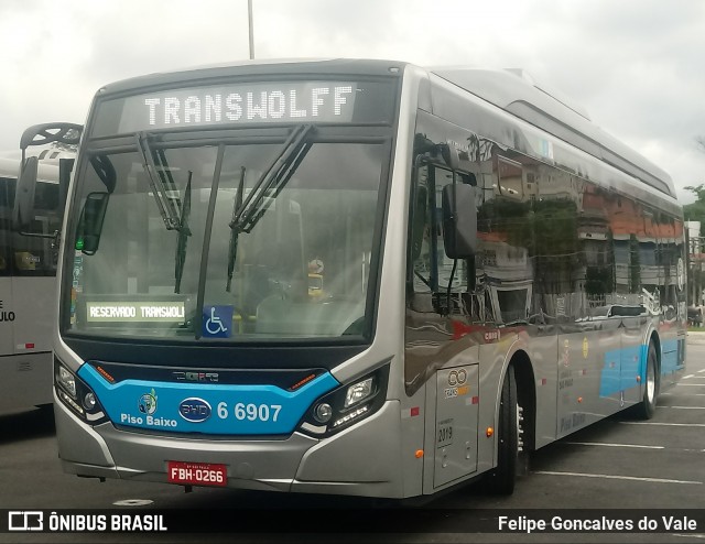 Transwolff Transportes e Turismo 6 6907 na cidade de São Paulo, São Paulo, Brasil, por Felipe Goncalves do Vale. Número da foto: #7365707.