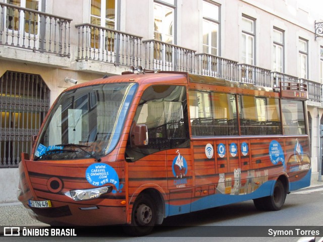 Ônibus Particulares 01 na cidade de Lisbon, Lisbon, Portugal, por Symon Torres. Número da foto: #7373006.