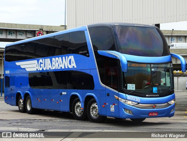 Viação Águia Branca 50030 na cidade de Rio de Janeiro, Rio de Janeiro, Brasil, por Richard Wagner. Número da foto: #7372233.