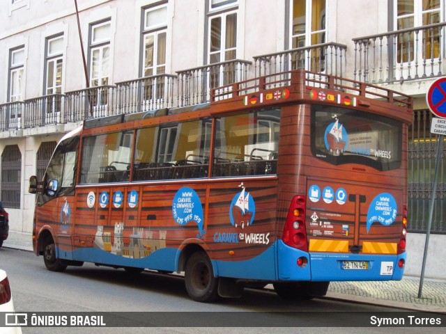 Ônibus Particulares 01 na cidade de Lisbon, Lisbon, Portugal, por Symon Torres. Número da foto: #7373009.