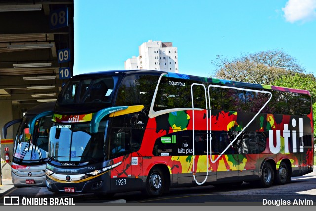 UTIL - União Transporte Interestadual de Luxo 11923 na cidade de Mogi das Cruzes, São Paulo, Brasil, por Douglas Alvim. Número da foto: #7373339.