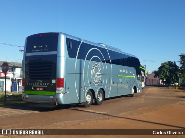 Viação Garcia 7039 na cidade de Cascavel, Paraná, Brasil, por Carlos Oliveira. ID da foto: 7376471.