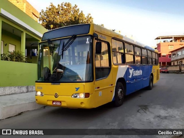 Viação Sudeste 8329 na cidade de Marataízes, Espírito Santo, Brasil, por Cecilio Cais. Número da foto: #7379770.