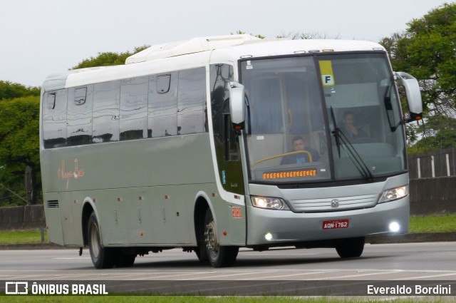 Ônibus Particulares 1762 na cidade de Caçapava, São Paulo, Brasil, por Everaldo Bordini. Número da foto: #7379744.
