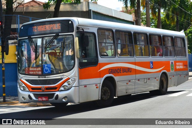 Transportes Coletivos Grande Bauru 2215 na cidade de Bauru, São Paulo, Brasil, por Eduardo Ribeiro. ID da foto: 7295978.