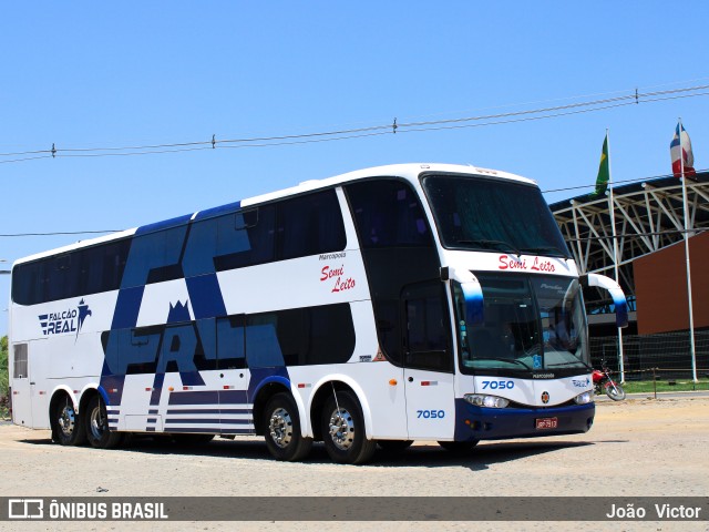 Falcão Real 7050 na cidade de Juazeiro, Bahia, Brasil, por João Victor. Número da foto: #7300995.
