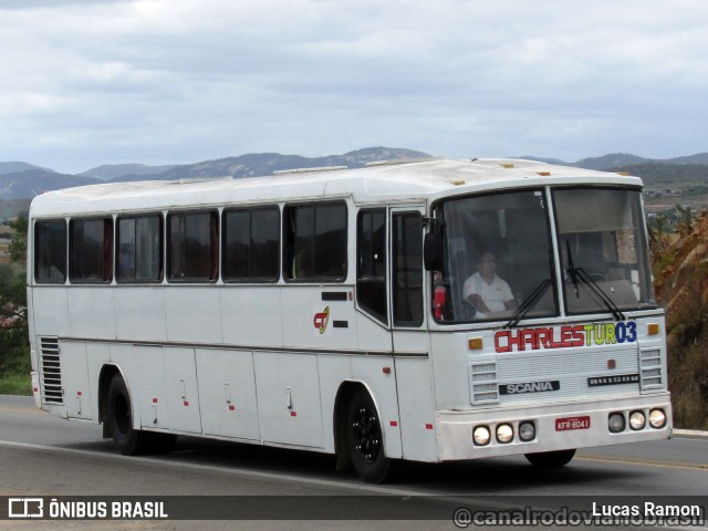 Ônibus Particulares 03 na cidade de Serra Talhada, Pernambuco, Brasil, por Lucas Ramon. Número da foto: #7304129.