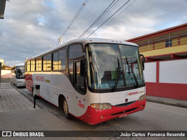 Resende Turismo 4800 na cidade de Resende Costa, Minas Gerais, Brasil, por João Carlos  Fonseca Resende. ID da foto: 7309874.