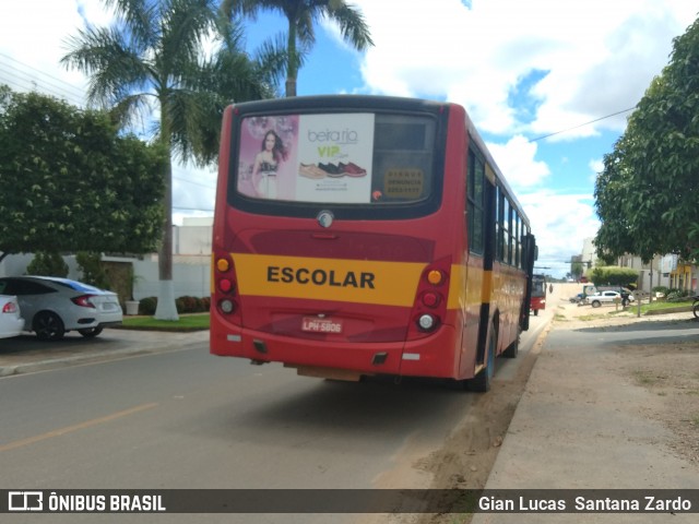 Escolares 5806 na cidade de Ji-Paraná, Rondônia, Brasil, por Gian Lucas  Santana Zardo. Número da foto: #6500428.