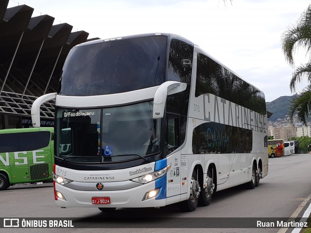 Auto Viação Catarinense 3715 na cidade de Florianópolis, Santa Catarina, Brasil, por Ruan Martinez. ID da foto: 6509652.