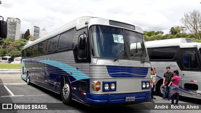 Ônibus Particulares 9018 na cidade de São Paulo, São Paulo, Brasil, por André  Rocha Alves. Número da foto: #6514620.