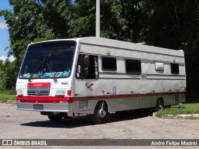 Motorhomes 8248 na cidade de Araquari, Santa Catarina, Brasil, por André Felipe Mudrei. ID da foto: 6522132.