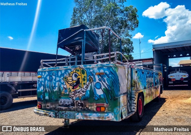 Ônibus Particulares  na cidade de Campo Mourão, Paraná, Brasil, por Matheus Freitas. ID da foto: 6522366.