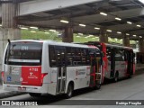 Pêssego Transportes 4 7153 na cidade de São Paulo, São Paulo, Brasil, por Rodrigo Piragibe. Número da foto: #:id.