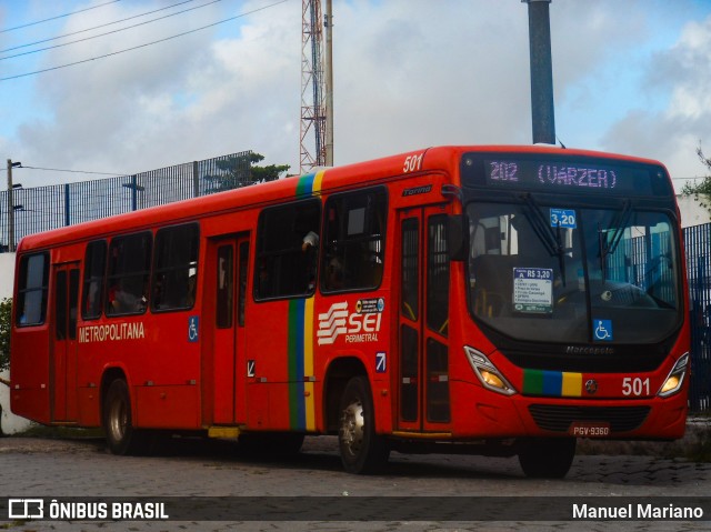 Empresa Metropolitana 501 na cidade de Recife, Pernambuco, Brasil, por Manuel Mariano. ID da foto: 6534981.