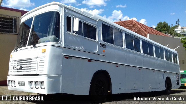 Ônibus Particulares 3389 na cidade de Estrela, Rio Grande do Sul, Brasil, por Adriano  Vieira da Costa. ID da foto: 6534995.