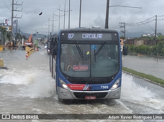 BR Mobilidade Baixada Santista 7569 na cidade de Santos, São Paulo, Brasil, por Adam Xavier Rodrigues Lima. ID da foto: 6483450.