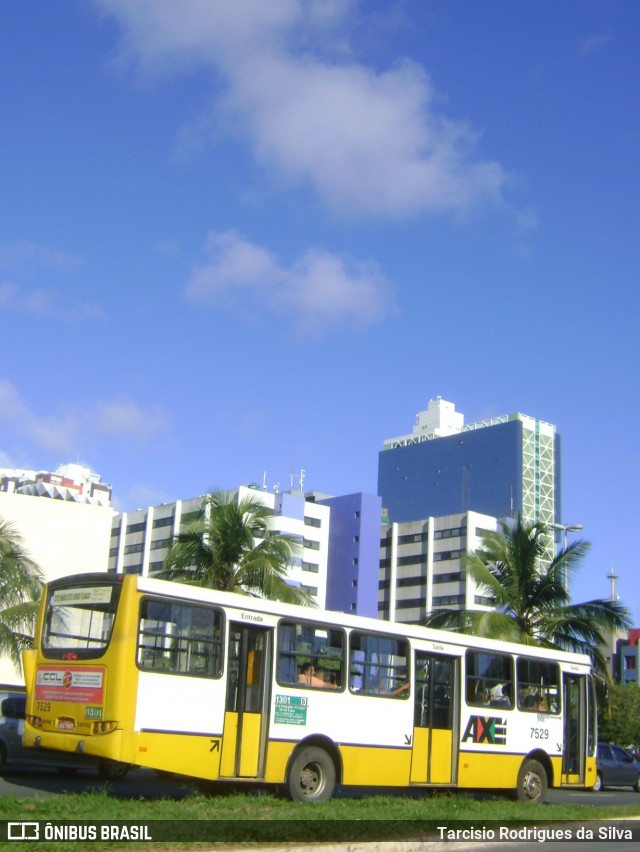 Axé Transportes Urbanos 7529 na cidade de Salvador, Bahia, Brasil, por Tarcisio Rodrigues da Silva. ID da foto: 6485505.