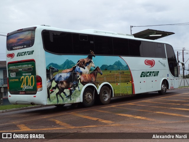 Eucatur - Empresa União Cascavel de Transportes e Turismo 4207 na cidade de Cascavel, Paraná, Brasil, por Alexandre Rodrigo. ID da foto: 6486620.