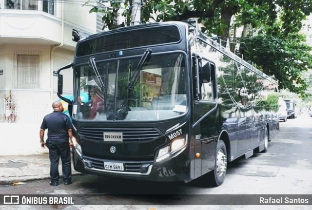 Ônibus Particulares M057 na cidade de Brasil, por Rafael Santos. Número da foto: #6490748.