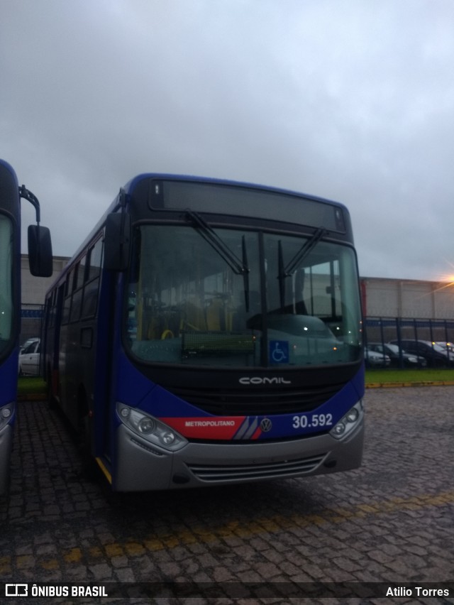 Empresa de Ônibus Vila Galvão 30.592 na cidade de Brasil, por Atilio Torres. ID da foto: 6565112.