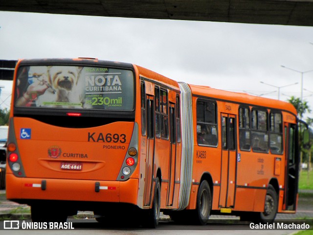 Viação Tamandaré KA693 na cidade de Curitiba, Paraná, Brasil, por Gabriel Machado. Número da foto: #6564791.