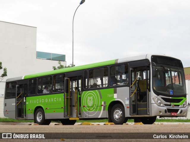 Viação Garcia 7669 na cidade de Maringá, Paraná, Brasil, por Carlos Kircheim. ID da foto: 6569641.