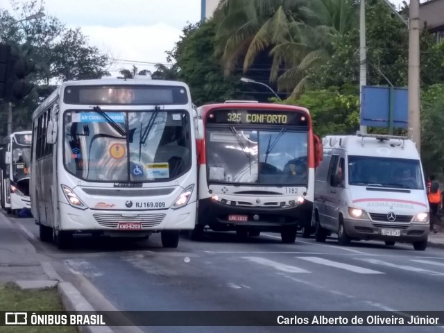 Viação Agulhas Negras RJ 169.009 na cidade de Volta Redonda, Rio de Janeiro, Brasil, por Carlos Alberto de Oliveira Júnior. ID da foto: 6571433.