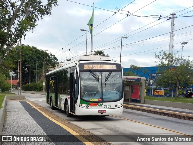 Metra - Sistema Metropolitano de Transporte 7209 na cidade de São Bernardo do Campo, São Paulo, Brasil, por Andre Santos de Moraes. ID da foto: 6572604.