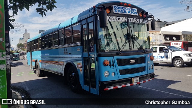 Cenbus 44 na cidade de Brasil, por Christopher Gamboa. ID da foto: 6575254.