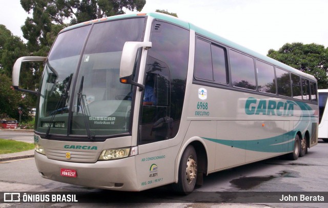 Viação Garcia 6968 na cidade de Curitiba, Paraná, Brasil, por John Berata. ID da foto: 6543681.