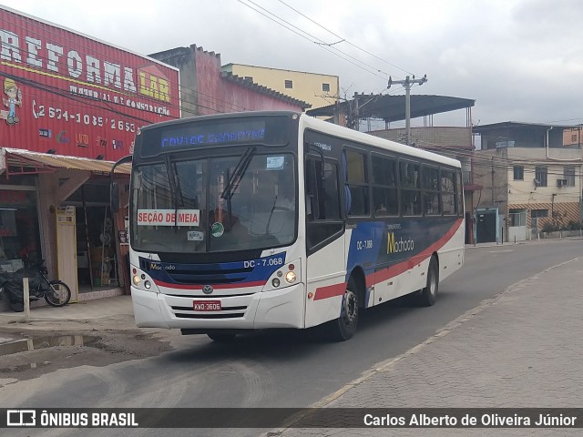 Transportes Machado DC 7.068 na cidade de Duque de Caxias, Rio de Janeiro, Brasil, por Carlos Alberto de Oliveira Júnior. Número da foto: #6543660.