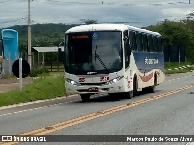 Viação São Cristóvão 2520 na cidade de Divinópolis, Minas Gerais, Brasil, por Marcos Paulo de Souza Alves. ID da foto: 6599729.