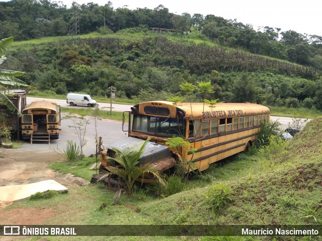 Ônibus Particulares  na cidade de Itabirito, Minas Gerais, Brasil, por Maurício Nascimento. ID da foto: 6601617.