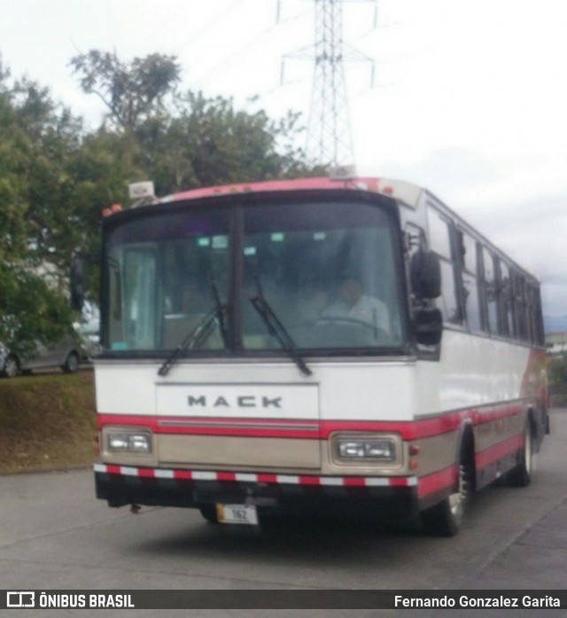 Ônibus Particulares LB 162 na cidade de Cartago, Cartago, Costa Rica, por Fernando Gonzalez Garita. Número da foto: #6605495.