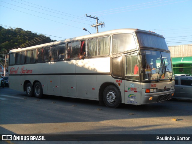 Curriel Turismo 1645 na cidade de Camboriú, Santa Catarina, Brasil, por Paulinho Sartor. ID da foto: 6606575.