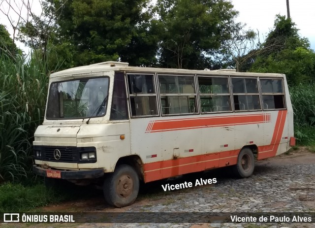 Ônibus Particulares 4893 na cidade de Santo Antônio do Monte, Minas Gerais, Brasil, por Vicente de Paulo Alves. ID da foto: 6548870.