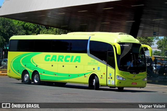 Viação Garcia 7729 na cidade de Foz do Iguaçu, Paraná, Brasil, por Vagner Valani. Número da foto: #6655927.