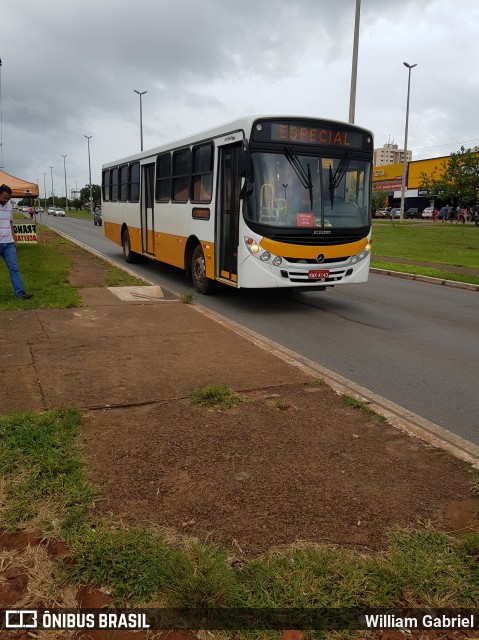 Escolares DF KWX4143 na cidade de Samambaia, Distrito Federal, Brasil, por William Gabriel. Número da foto: #6665642.