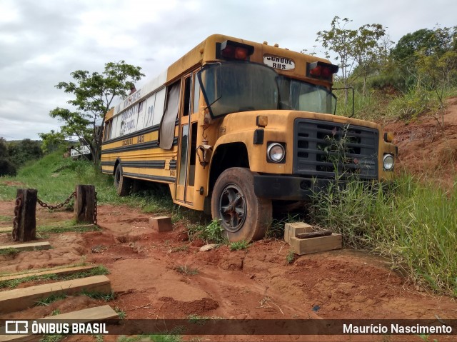 Ônibus Particulares SCHOOL BUS na cidade de Itabirito, Minas Gerais, Brasil, por Maurício Nascimento. Número da foto: #6614301.