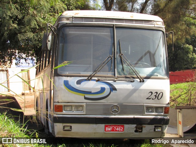 Ônibus Particulares 230 na cidade de Congonhas, Minas Gerais, Brasil, por Rodrigo  Aparecido. ID da foto: 6672464.