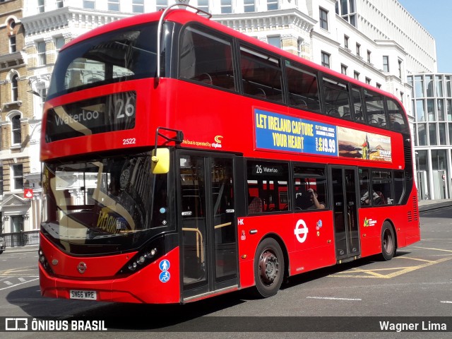 CT Plus 2522 na cidade de London, Greater London, Inglaterra, por Wagner Lima. ID da foto: 6676169.