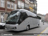 Ônibus Particulares 122 na cidade de Porto, Porto, Portugal, por Tarcisio Rodrigues da Silva. Número da foto: #6677209.