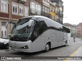 Ônibus Particulares 122 na cidade de Porto, Porto, Portugal, por Tarcisio Rodrigues da Silva. ID da foto: :id.