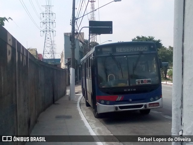 Ônibus Particulares 0596 na cidade de São Paulo, São Paulo, Brasil, por Rafael Lopes de Oliveira. Número da foto: #6681616.